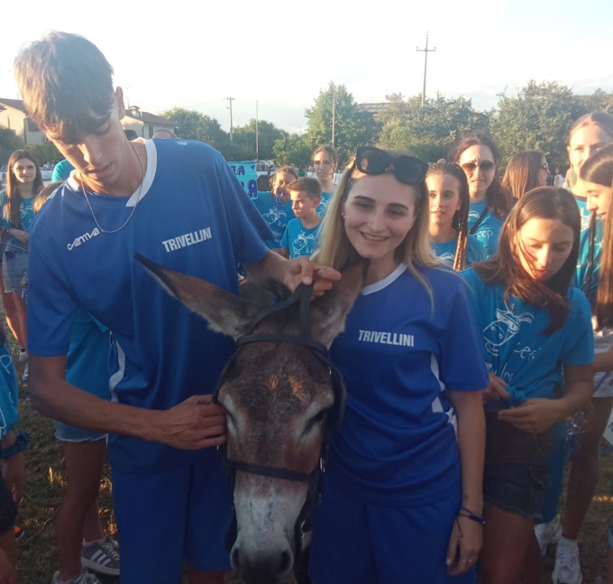 Attila, Marzia Filippini e Manuel Beatini trionfano per Trivellini al Palio degli Asini di Novagli