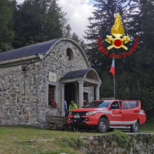 Brutta caduta al suolo per una donna al Rifugio Corno: l’intervento dei Vigili del Fuoco