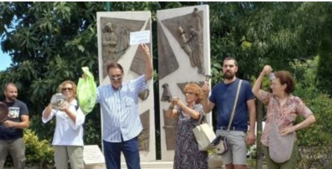 Campane e protesta per Gaza : bocciata la proposta del Pd per la Palestina