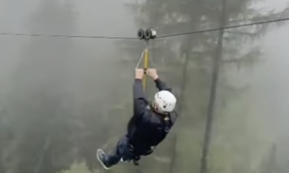 Compleanno Iginio Massari, festeggia gli 83 anni in zipline