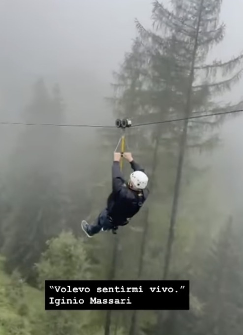 Compleanno Iginio Massari, festeggia gli 83 anni in zipline
