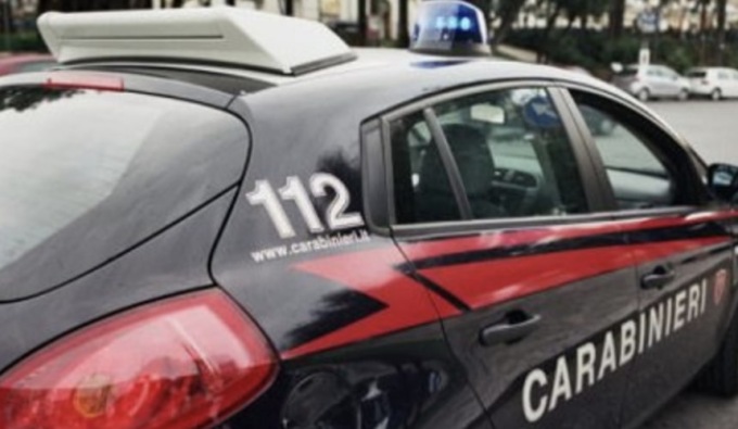 Controllato dai militari della Radiomobile, tenta di fuggire: denunciato un 41enne