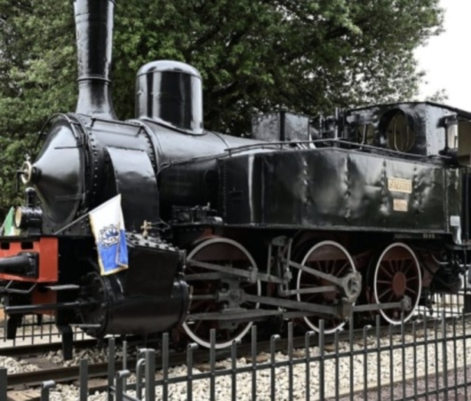 Danneggiata lievemente la Locomotiva n.1 del castello: urgente intervento di ripristino