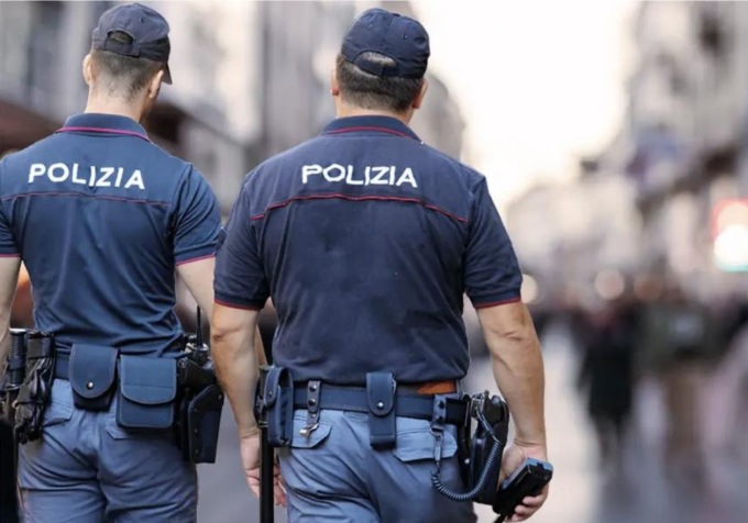 Furto di cartucce per stampanti all’Esselunga: in manette un 23enne