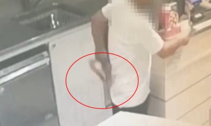 Furto in pizzeria, torna e restituisce il maltolto
