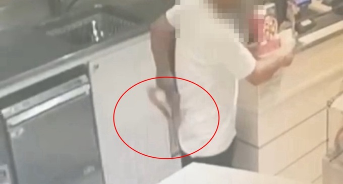 Furto in pizzeria, torna e restituisce il maltolto