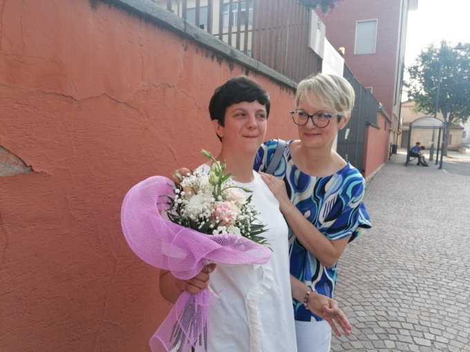 Martina si diploma con una tesi sulla Si può fare band