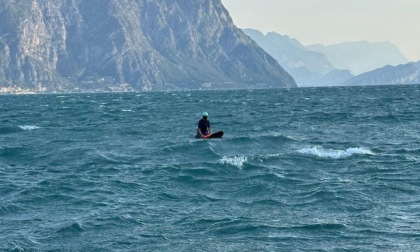 Quattordicenne in pericolo nel lago: interviene la Guardia Costiera