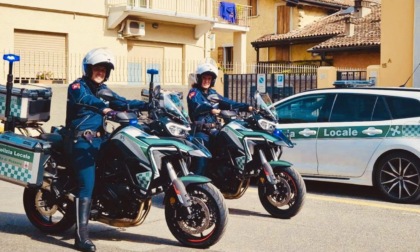 Tenta la fuga con lo zaino pieno di prodotti per la cura del corpo rubati: arrestato 46enne