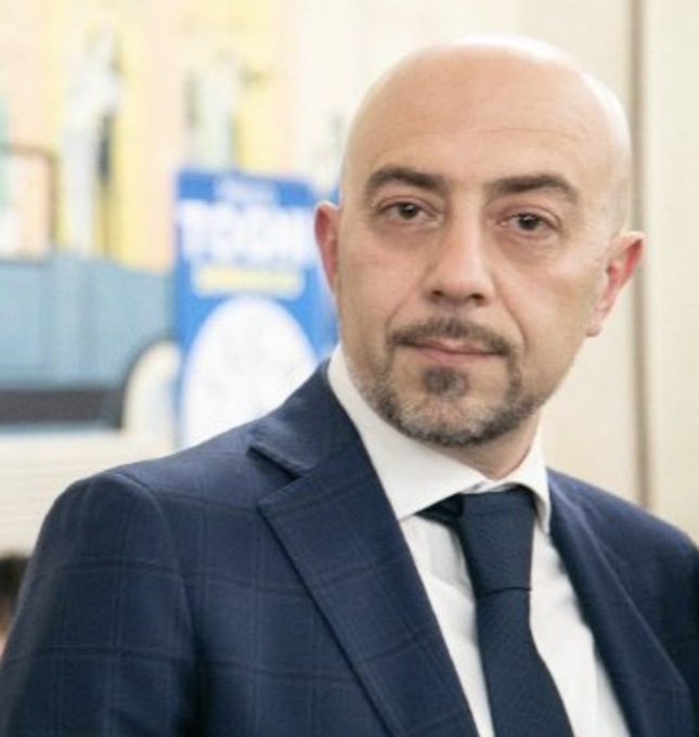 Togni e il Magazzino 47: bufera sociale e politica