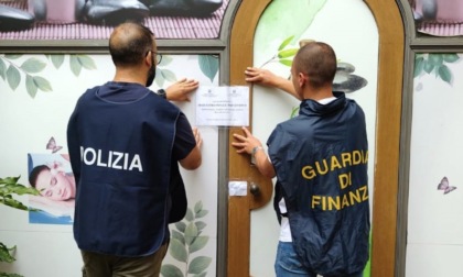 Tre centri massaggi sequestrati: lavoro nero e prostituzione