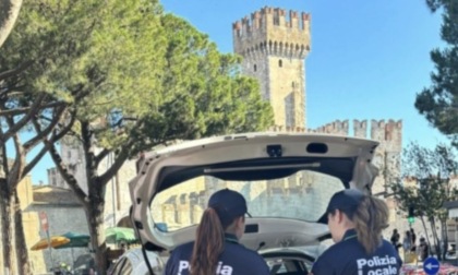 Vende prodotti contraffatti a Sirmione: sequestrati finti Cartier e Rolex