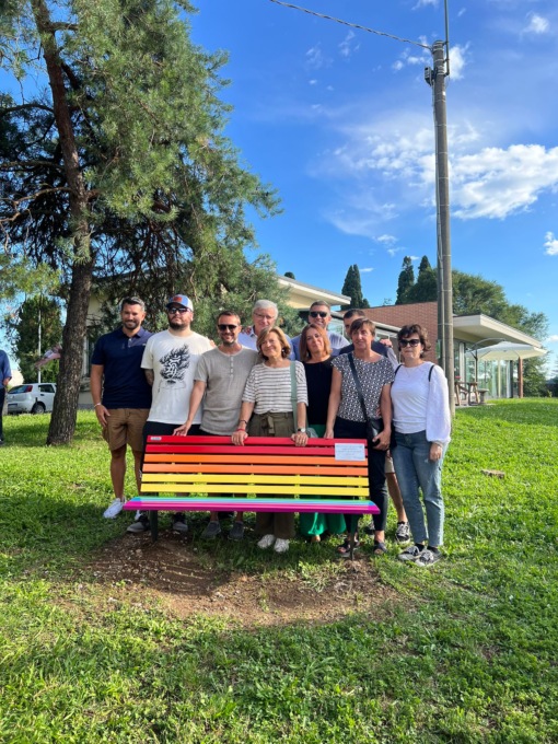 Una panchina colorata per Gabri “mai dimenticata”