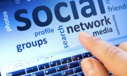 Pubblica sui social foto di un’arma da fuoco: scatta la perquisizione a casa di un 51enne