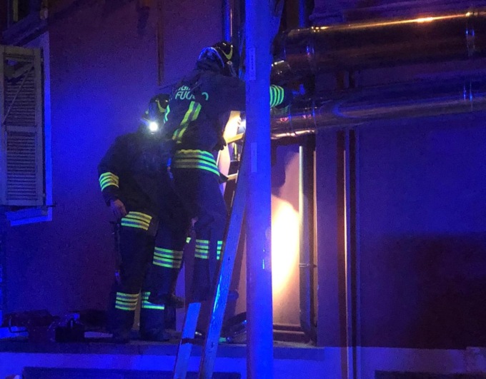 Principio di incendio al kebab-pizzeria: allarme rientrato a Rovato