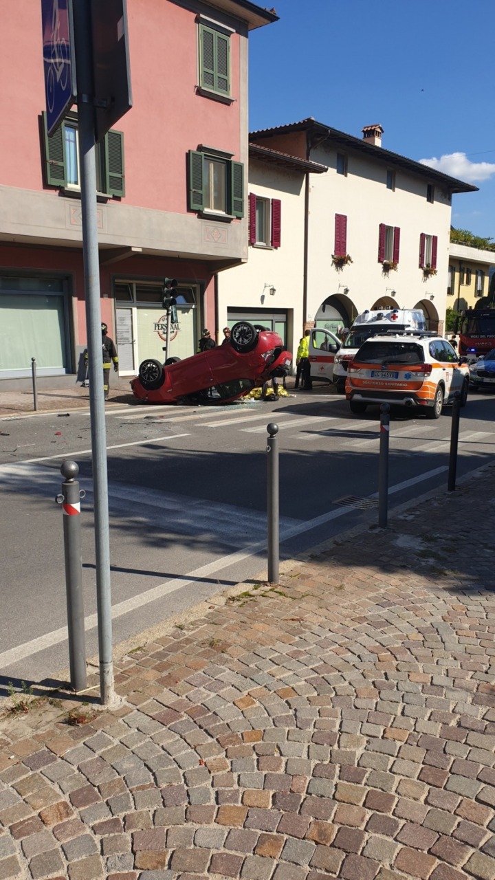 Clusane, frontale in via Risorgimento: muore un uomo di 57 anni