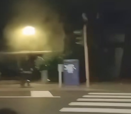 A fuoco il chiosco fra via Tartaglia e Contrada del Carmine a Brescia