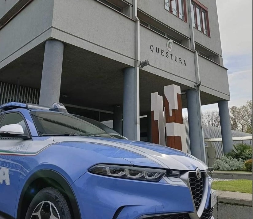 Aggredisce un uomo a bottigliate, minacciati gli agenti della Polizia