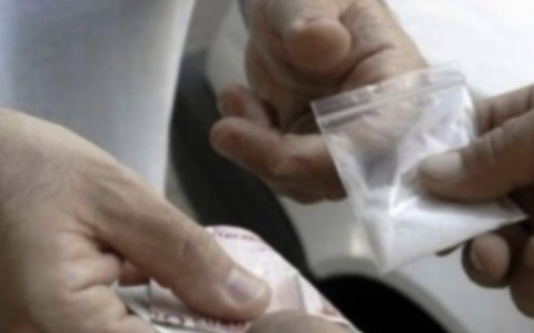 Beccato in una birreria del centro: in manette un pusher di 51 anni