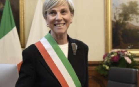 Brescia Pride, la sindaca sui manifesti abusivi in città: “Inaccettabili”