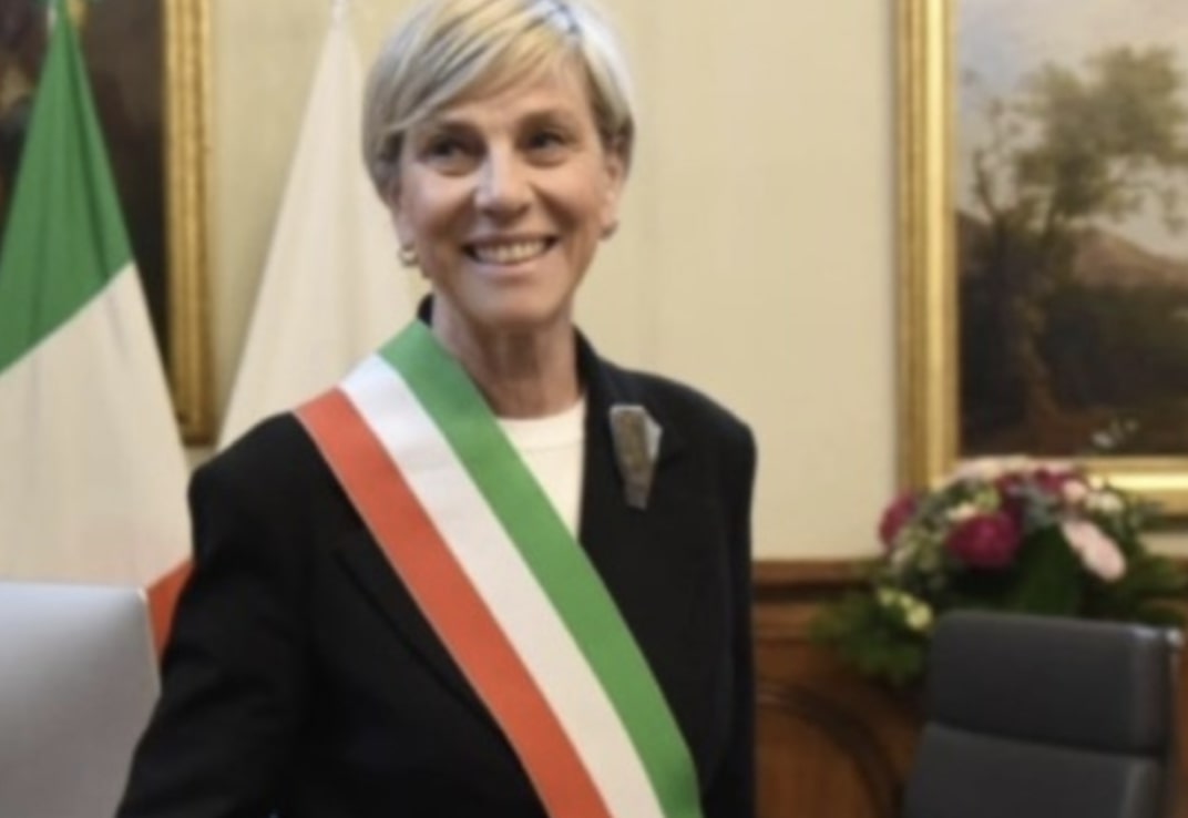 Brescia Pride, la sindaca sui manifesti abusivi in città: “Inaccettabili”