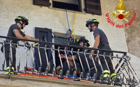 Brutta caduta in casa a Vestone: intervengono i Vigili del Fuoco