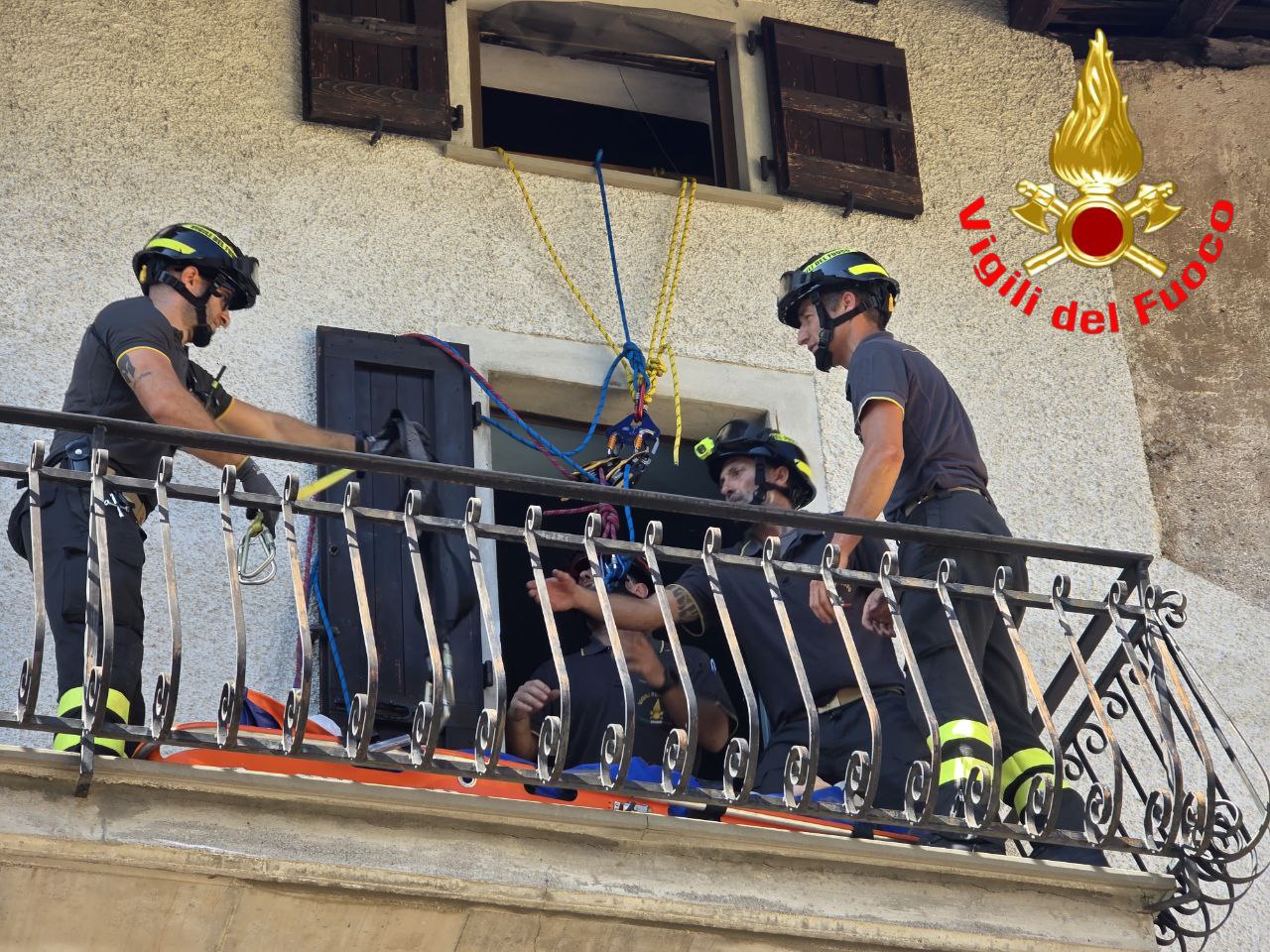 Brutta caduta in casa a Vestone: intervengono i Vigili del Fuoco