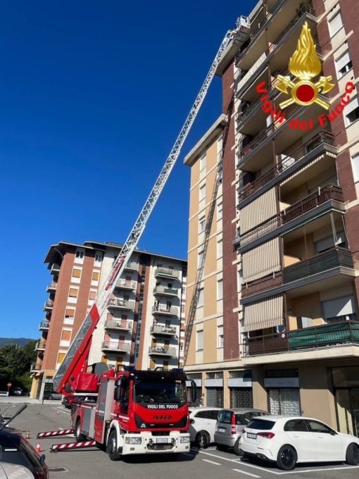 Cane rimane chiuso all’ottavo piano: l’intervento dei Vigili del Fuoco