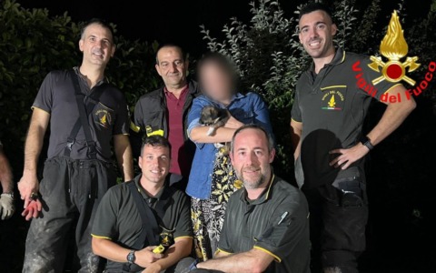 Cane intrappolato nel tubo di ventilazione di un caminetto: intervengono i Vigili del Fuoco