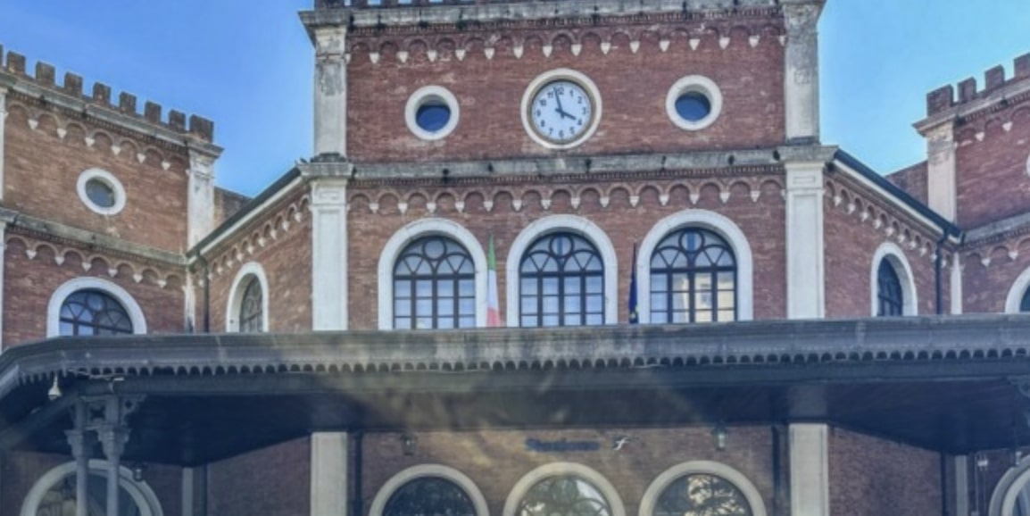 Controlli a tappeto in zona stazione a Brescia: emessi dieci fogli di via obbligatori