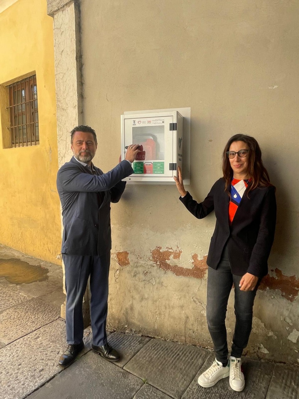 Dae: installati in Broletto e nelle sedi decentrate della Provincia di Brescia 29 defibrillatori