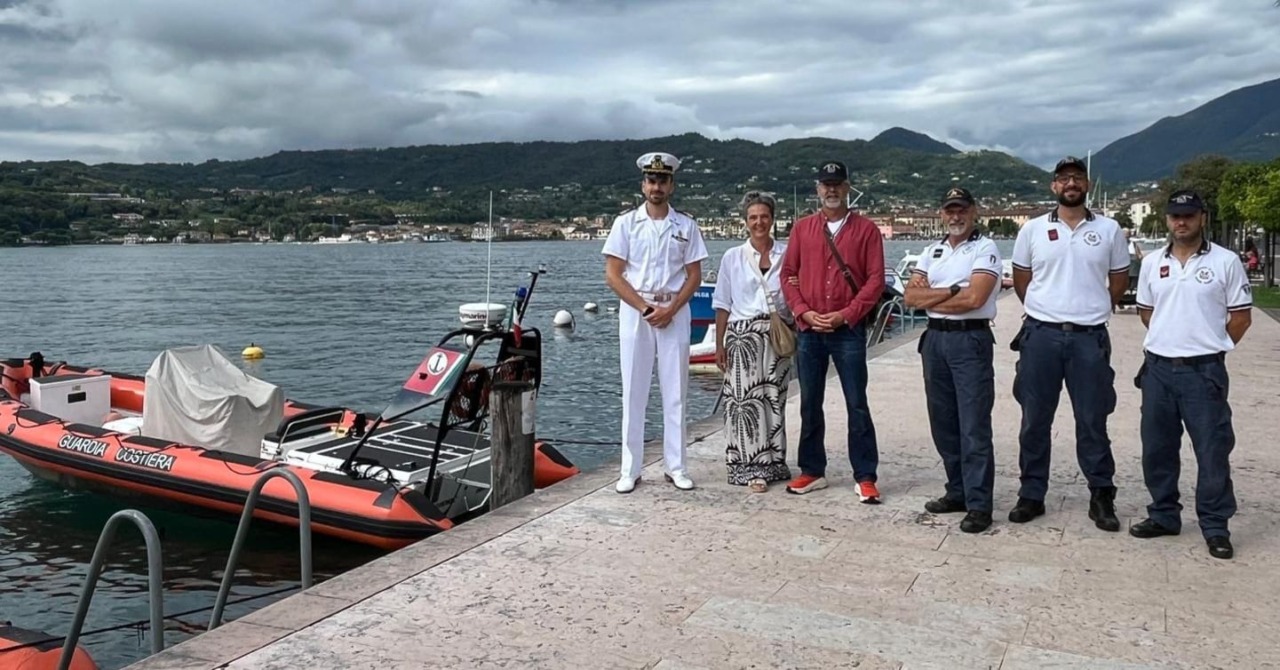 Guardia Costiera: ad un anno dal salvataggio turista tedesco torna a Salò per dire “Grazie”