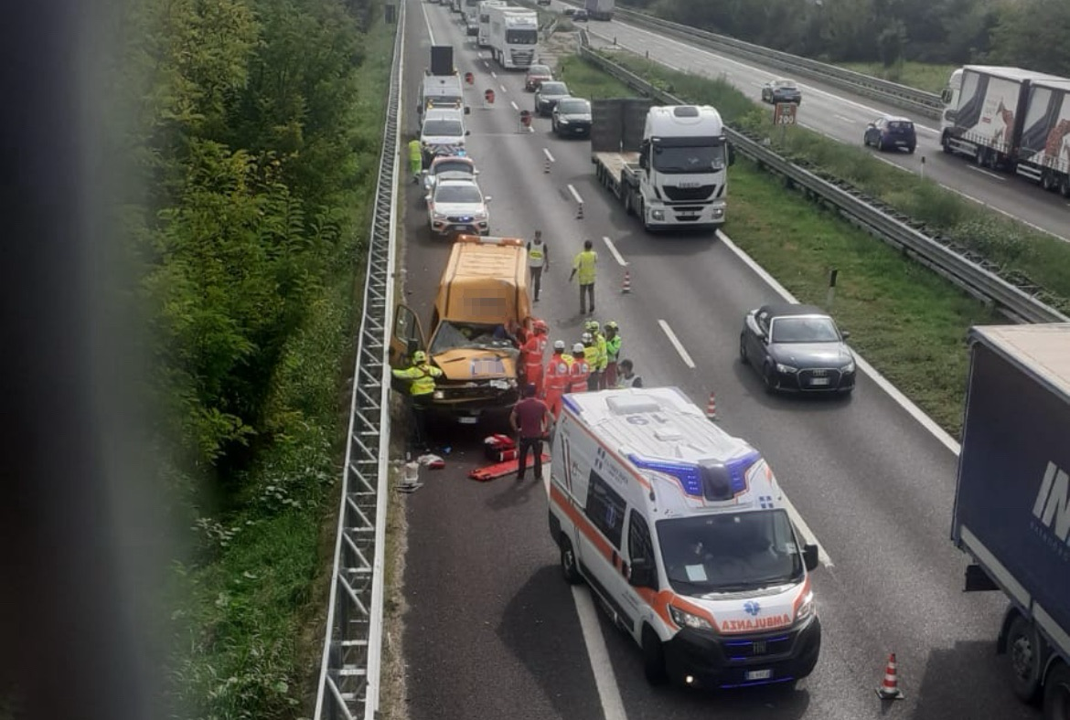 Scontro in A21 tra i caselli di Pontevico e Manerbio