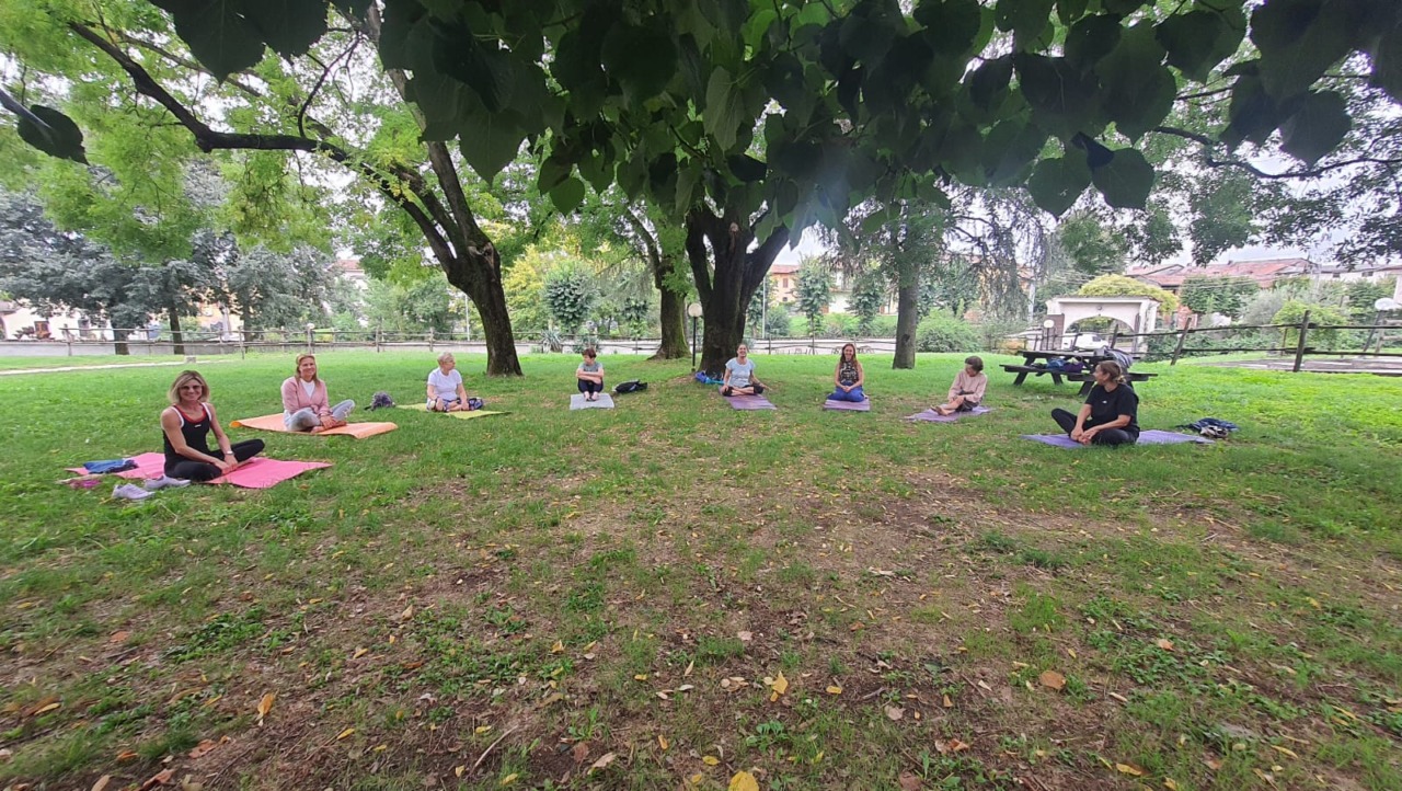 “Respiro di rinascita”  la violenza di genere si combatte con lo yoga