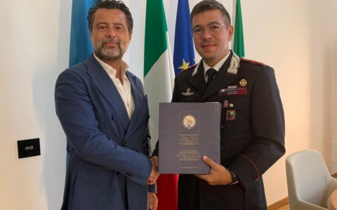 In Broletto Moraschini accoglie il colonnello Alberto Raucci