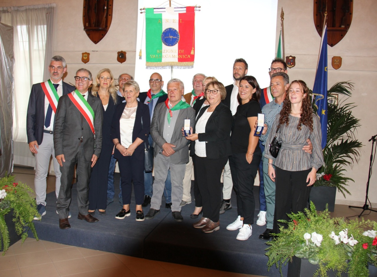 Medaglie d’Onore a 18 ex internati della provincia di Brescia: la consegna