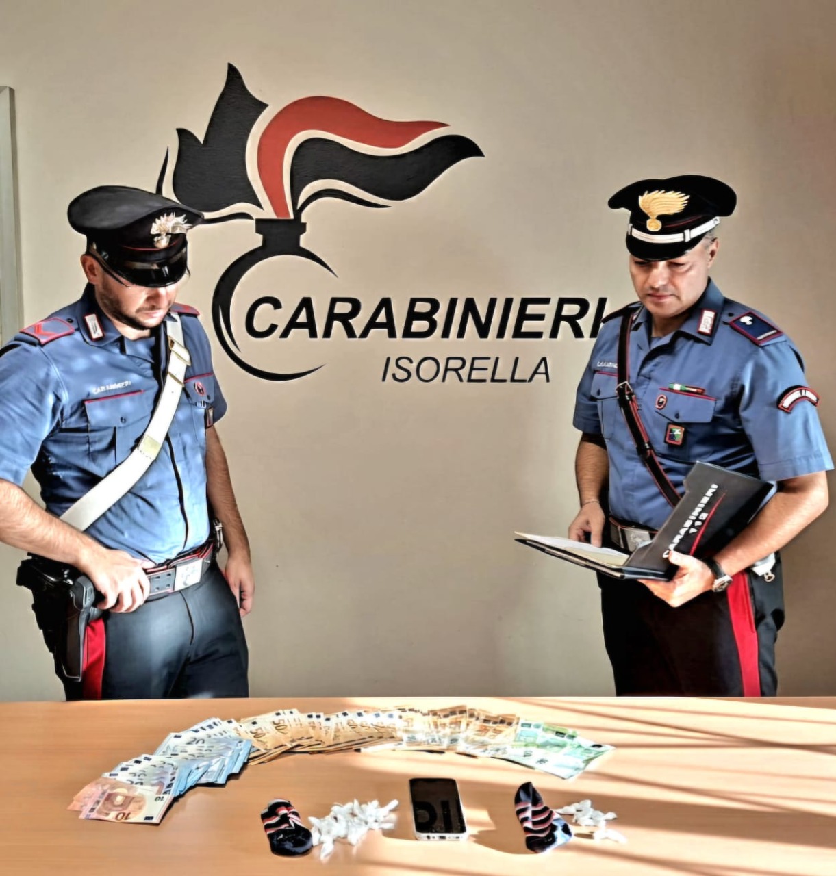 Nasconde la droga…nelle calze: scatta l’arresto per un 46enne