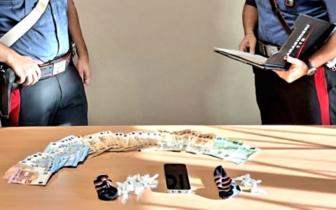 Nasconde la droga…nelle calze: scatta l’arresto per un 46enne