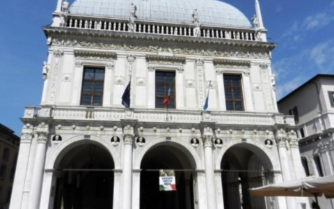 Anche Brescia si tinge di verde per fare luce sulla salute mentale