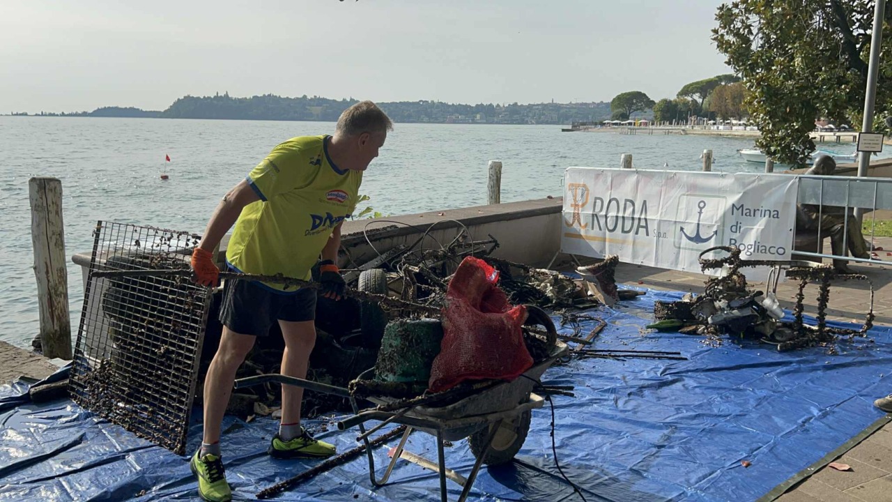 Pulizia dei Fondali a Gardone Riviera: una settantina i sub presenti, provenienti anche da fuori provincia