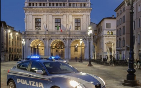 Raffica di furti in alcuni negozi del centro storico di Brescia: in manette un 53enne