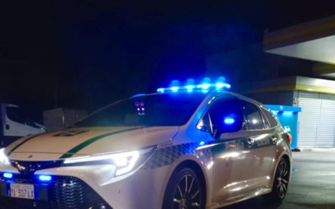 Recuperati tre veicoli rubati, scatta la denuncia per cinque persone