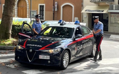 Ruba nelle auto parcheggiate: in manette un giovane di 23 anni