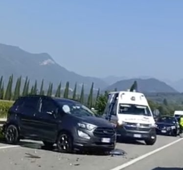 Scontro tra due auto a Gavardo: code tra Villanuova sul Clisi e Nuvolera