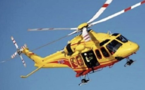 Si ribalta con il trattore a Gardone Riviera: arriva l’elisoccorso