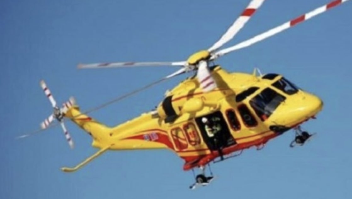 Si ribalta con il trattore a Gardone Riviera: arriva l’elisoccorso