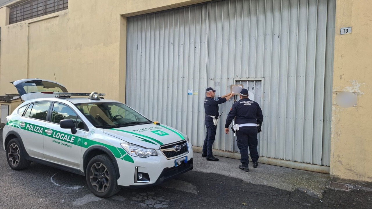 Sigilli ad un deposito di merci alimentari: la misura della Polizia Locale