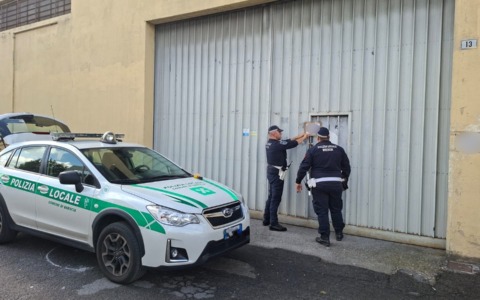Sigilli ad un deposito di merci alimentari: la misura della Polizia Locale