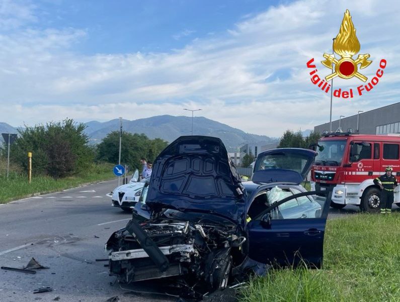 Sinistro tra un’auto e un mezzo pesante: paura a Gussago