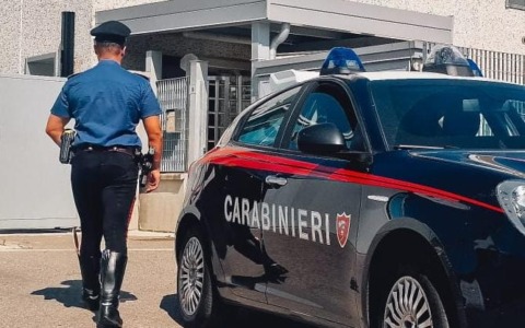 Tentato furto nella parafarmacia del centro commerciale: refurtiva da 400 euro